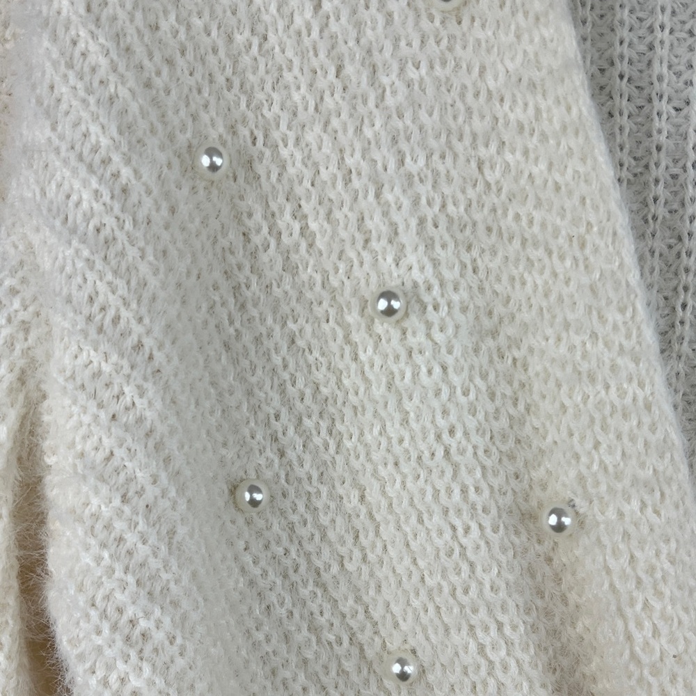 NWT No Boundaries Cream V-Neck Sweater with Pearl Accents - Picture 3 of 10